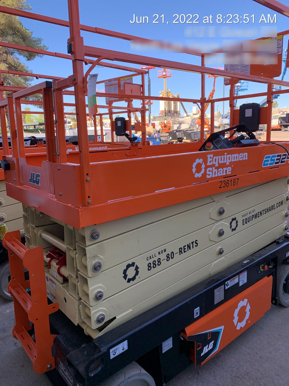 2022 JLG ES3246