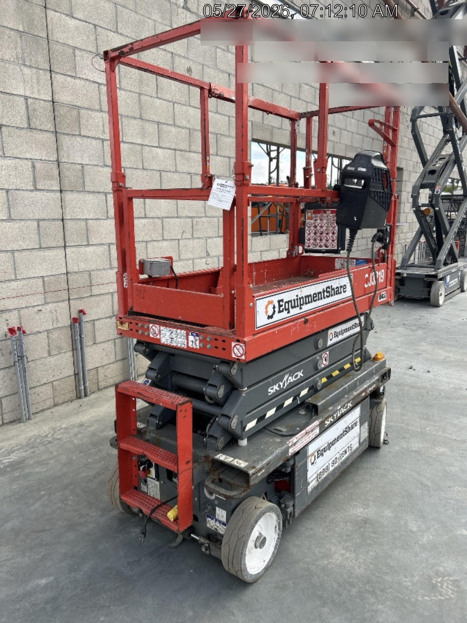 2020 Skyjack SJIII-3219 Solid NM Tires, Half height spring hinged entry gate, Dual Beacons, 800W Inverter