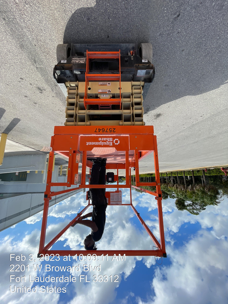 2022 JLG ES3246