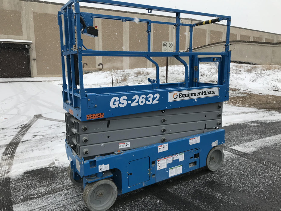 2019 Genie GS-2632 Folding rails with half height swing gate