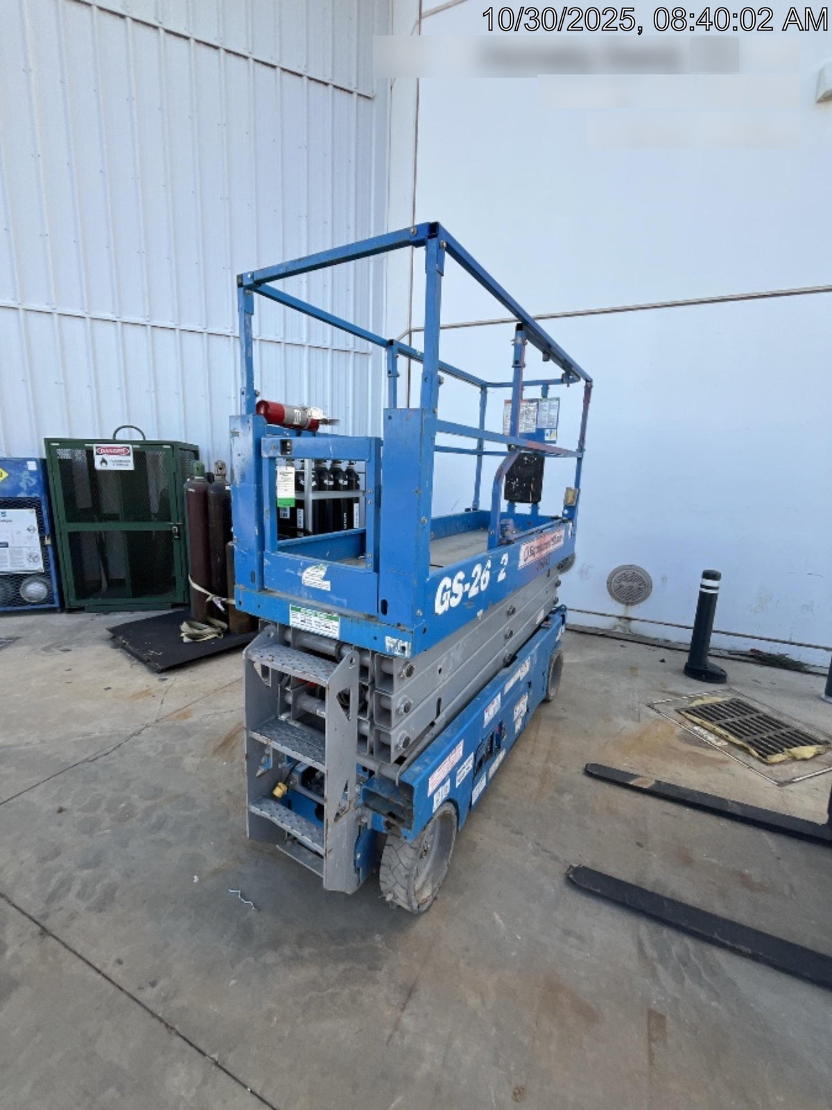 2019 Genie GS-2632 Folding rails with half height swing gate