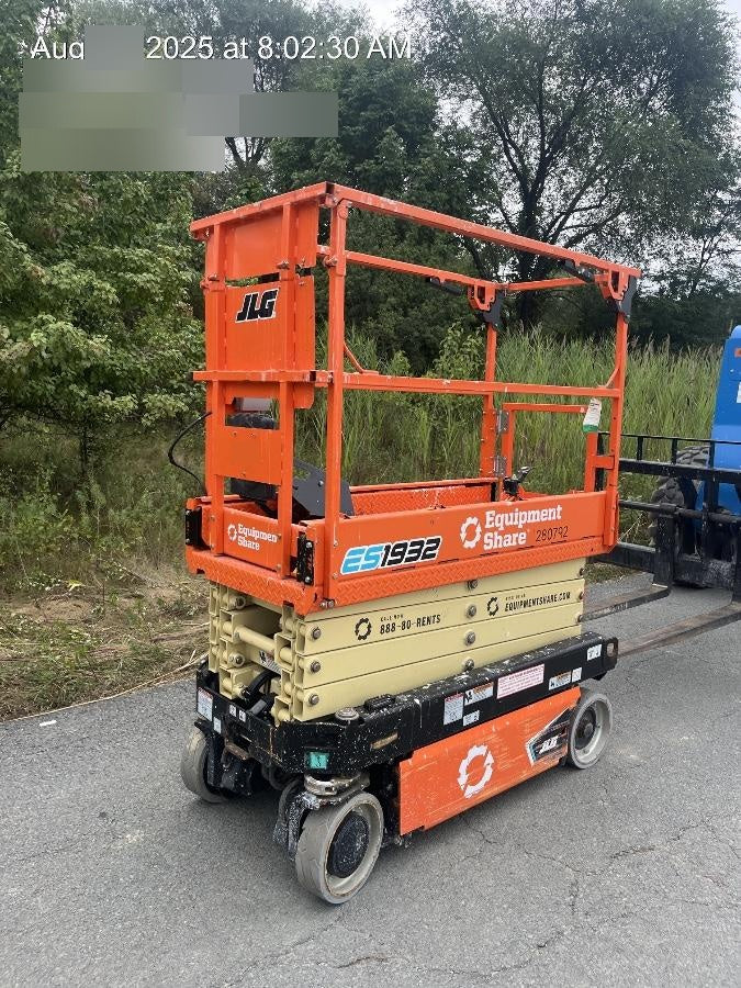 2022 JLG ES1932