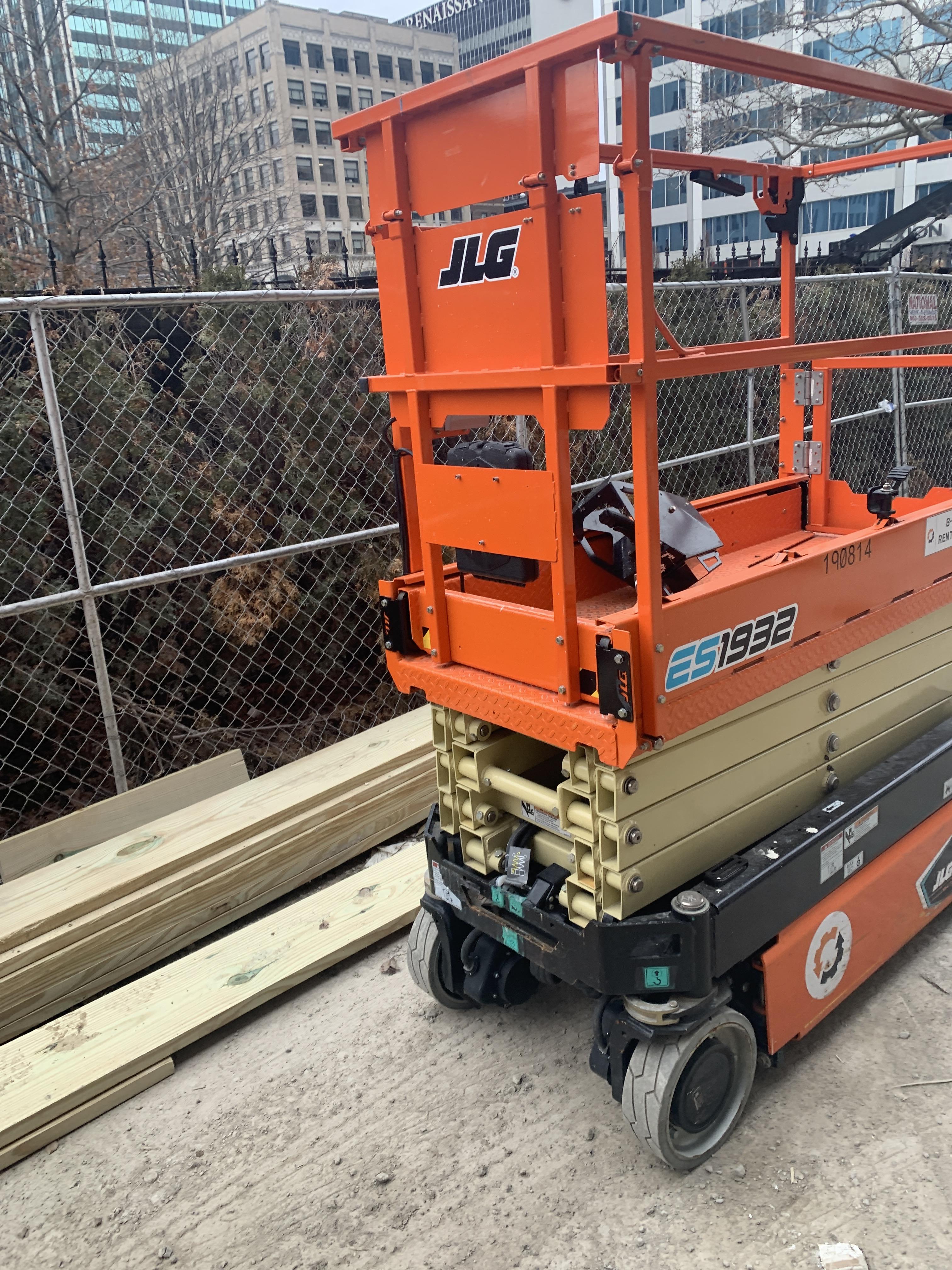 2021 JLG ES1932