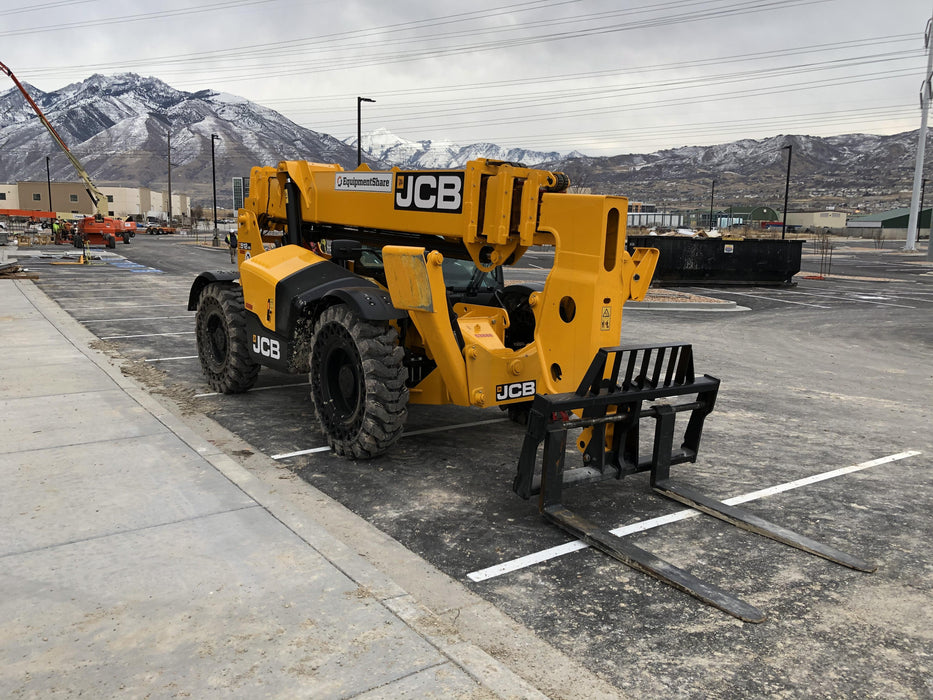 2019 JCB 512-56 Enclosed Cab, 109 HP, Solid Tires, Worklights, Beacon, Aux Hydraulics, Lifting Eye w/66" Carriage/60" Forks