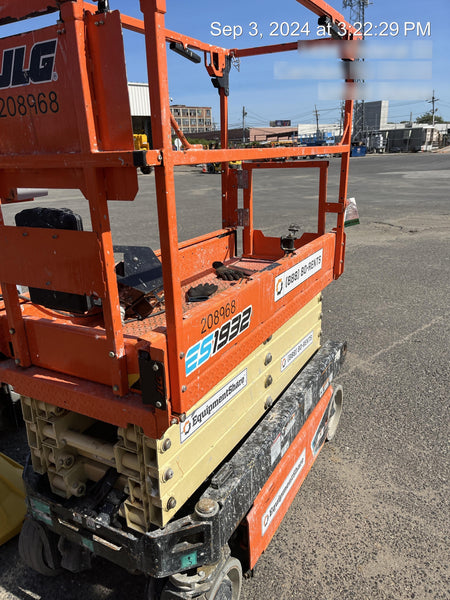 2022 JLG ES1932