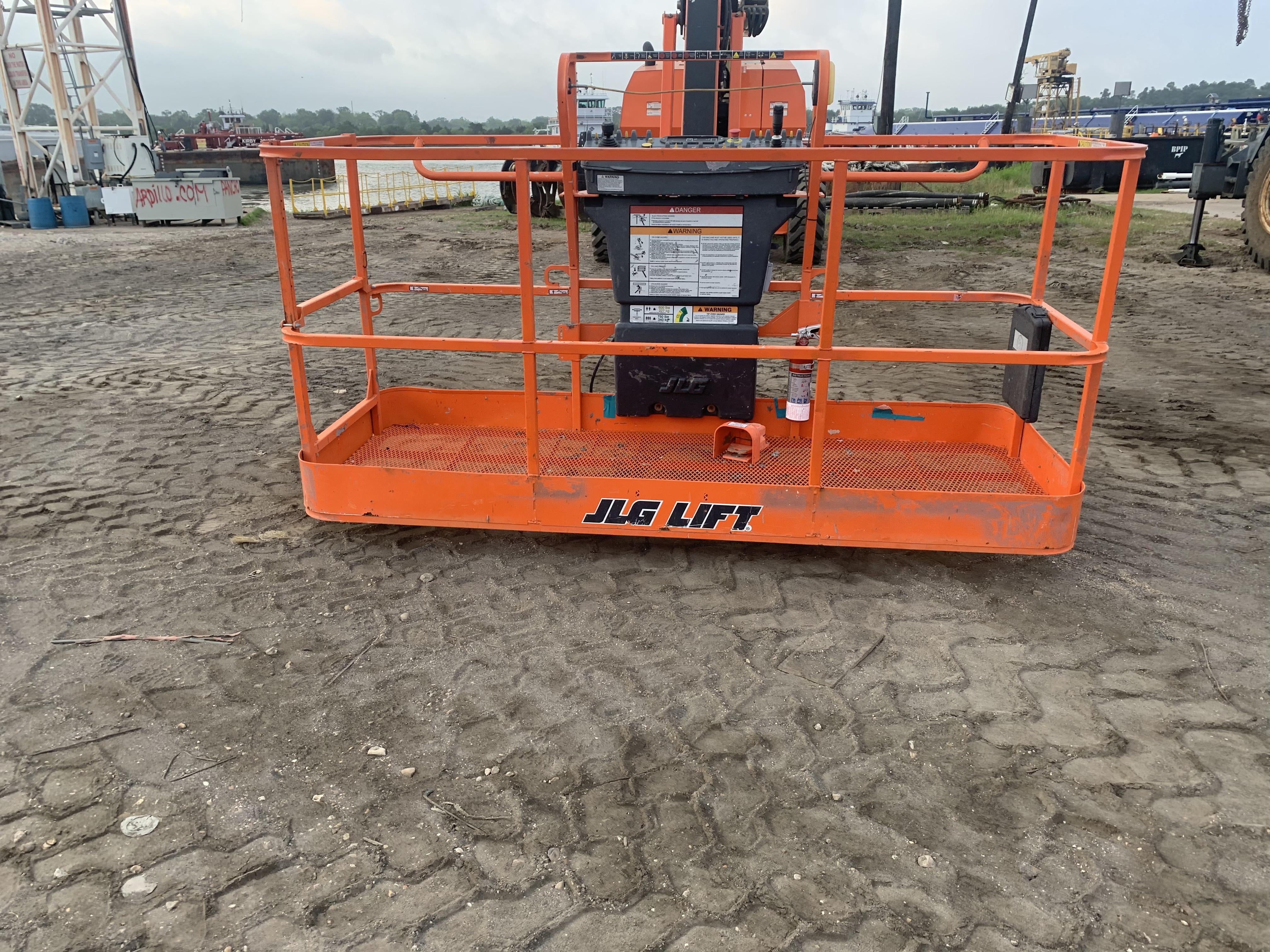 2019 JLG 860SJ