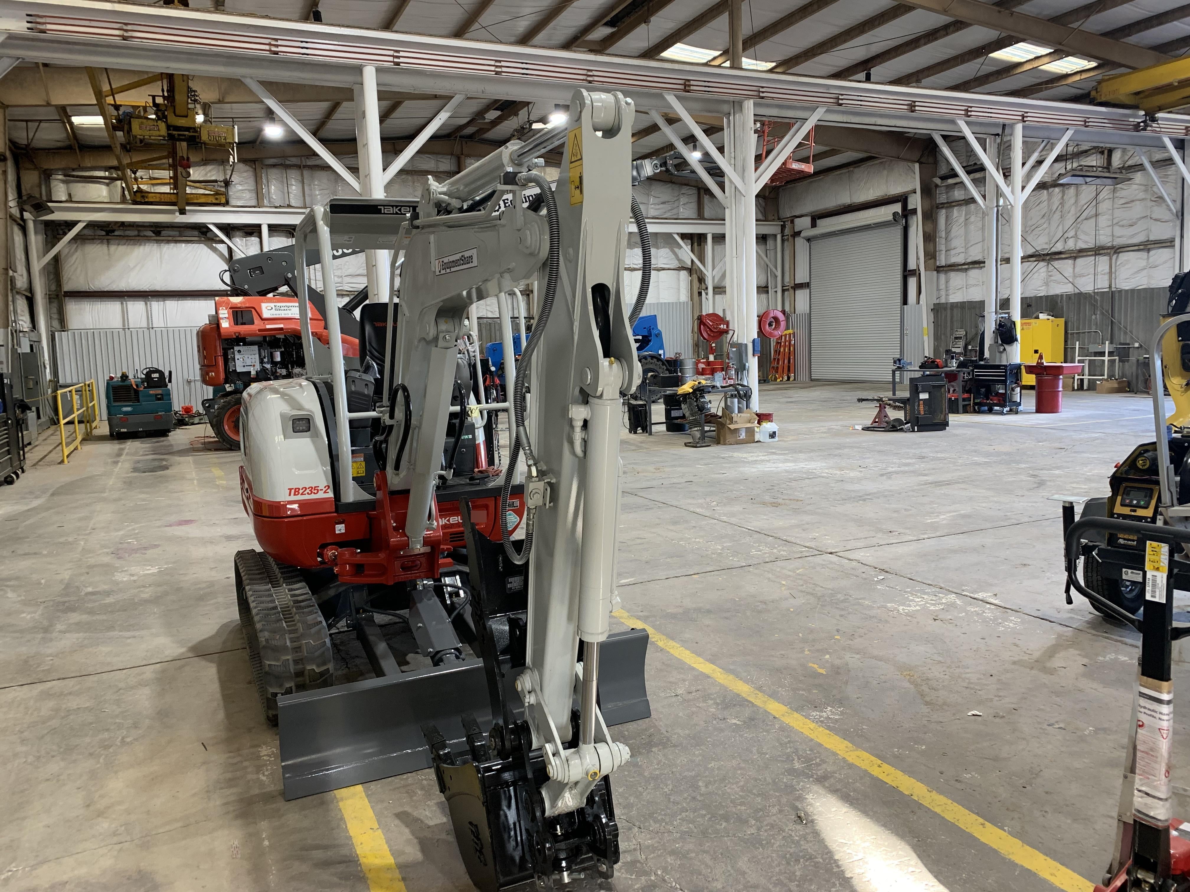 2021 TAKEUCHI TB235-2R