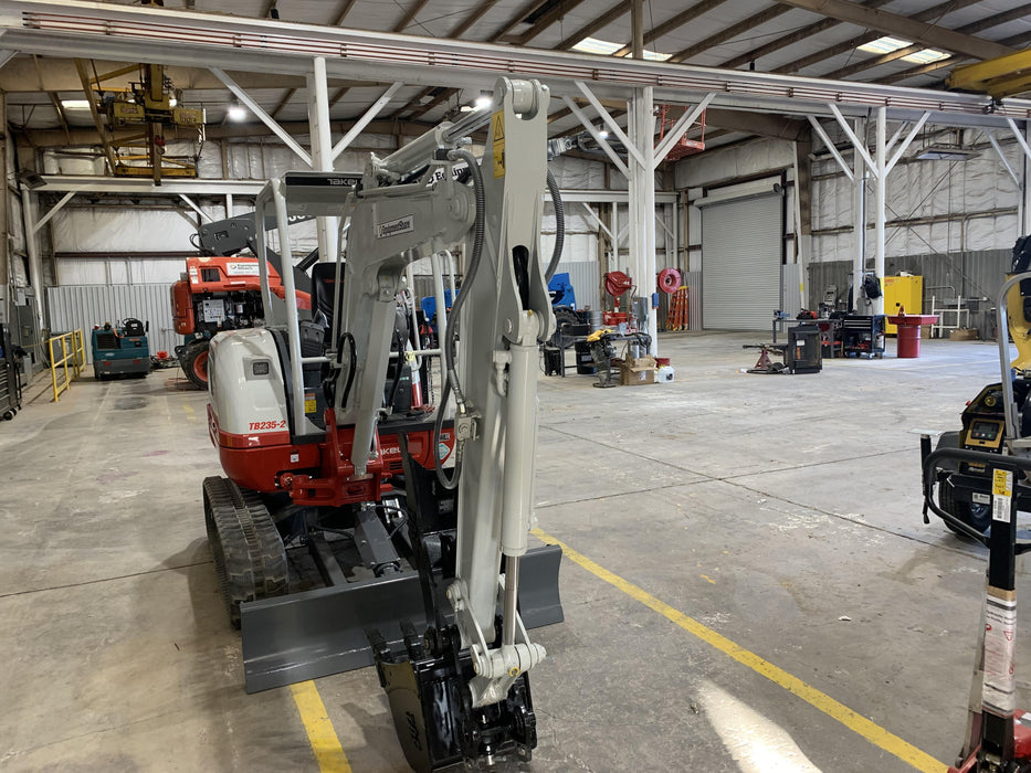 2021 TAKEUCHI TB235-2R