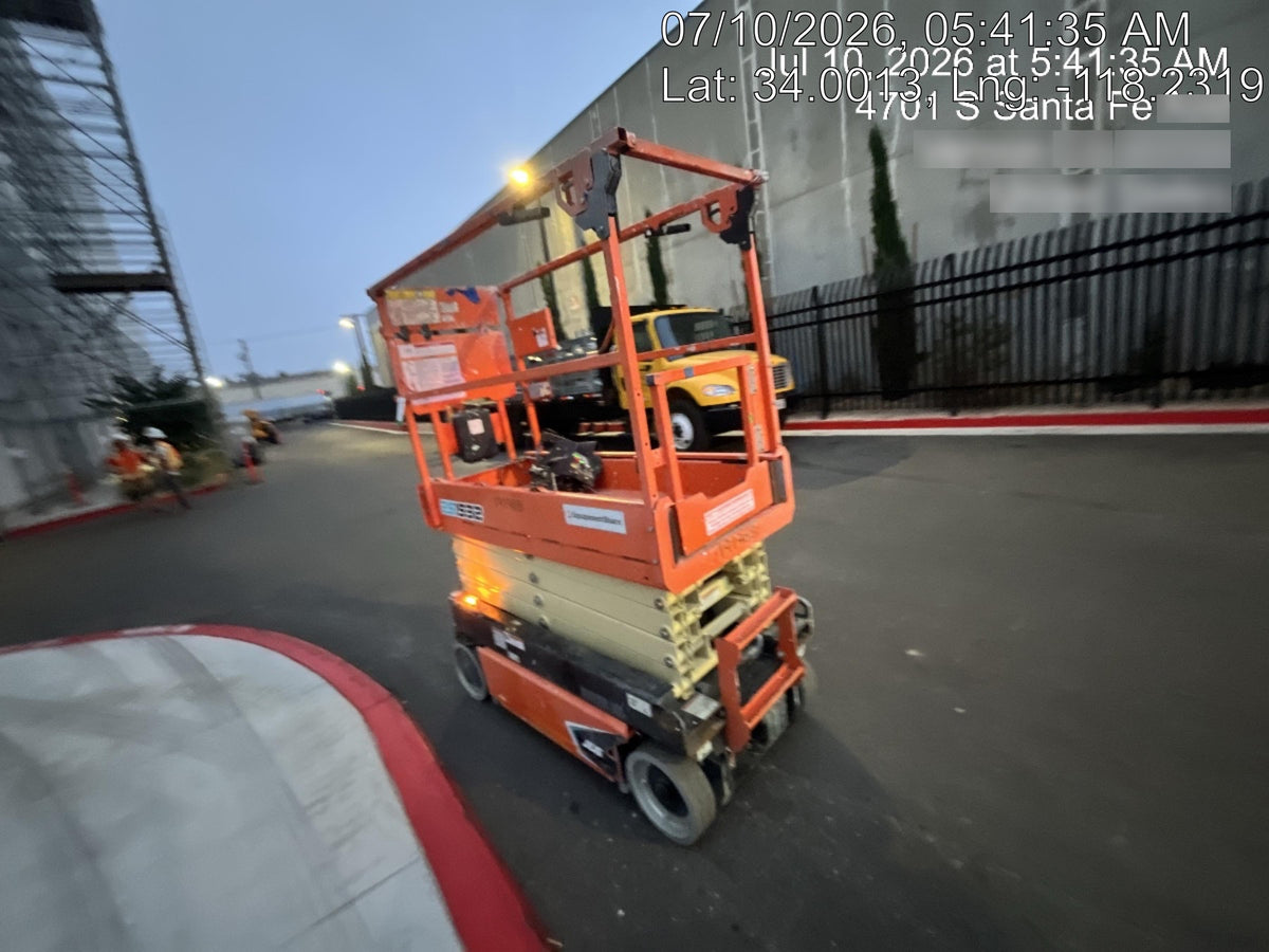 2021 JLG ES1932