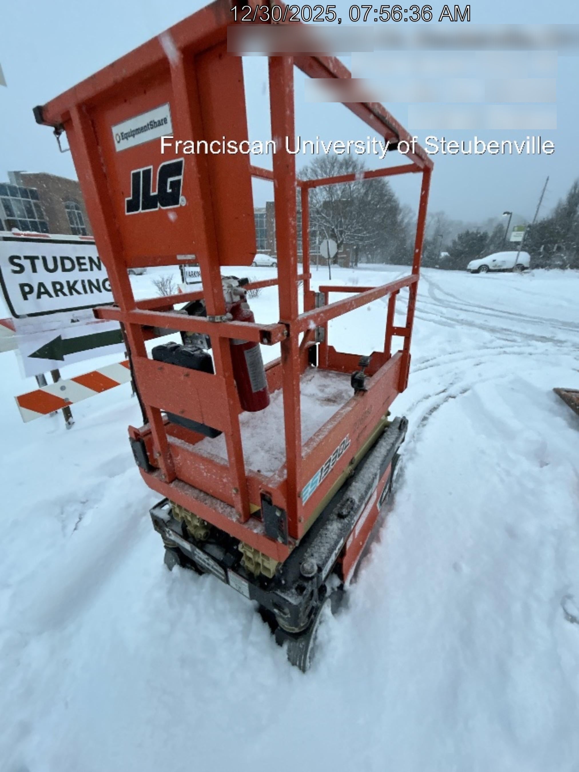 2022 JLG ES1330L