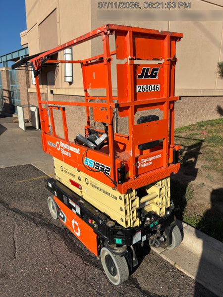 2022 JLG ES1932