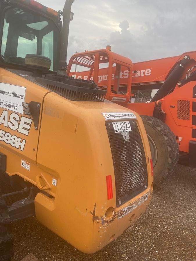 2022 CASE 588H