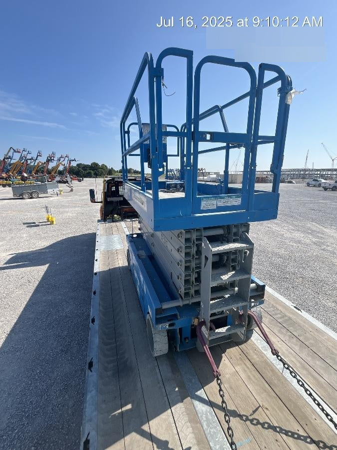 2019 Genie GS-4047 Folding rails with half height swing gate