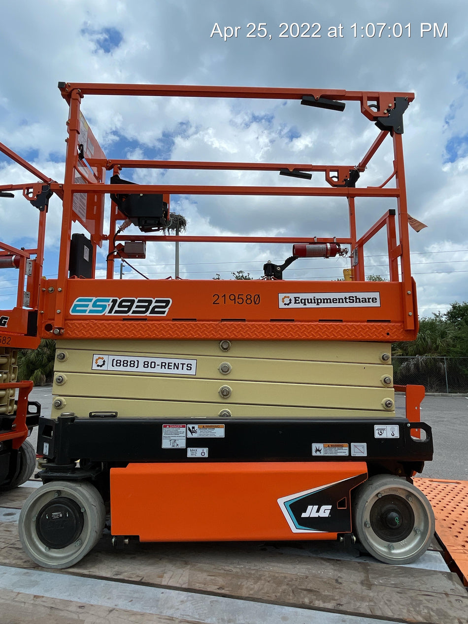 2022 JLG ES1932