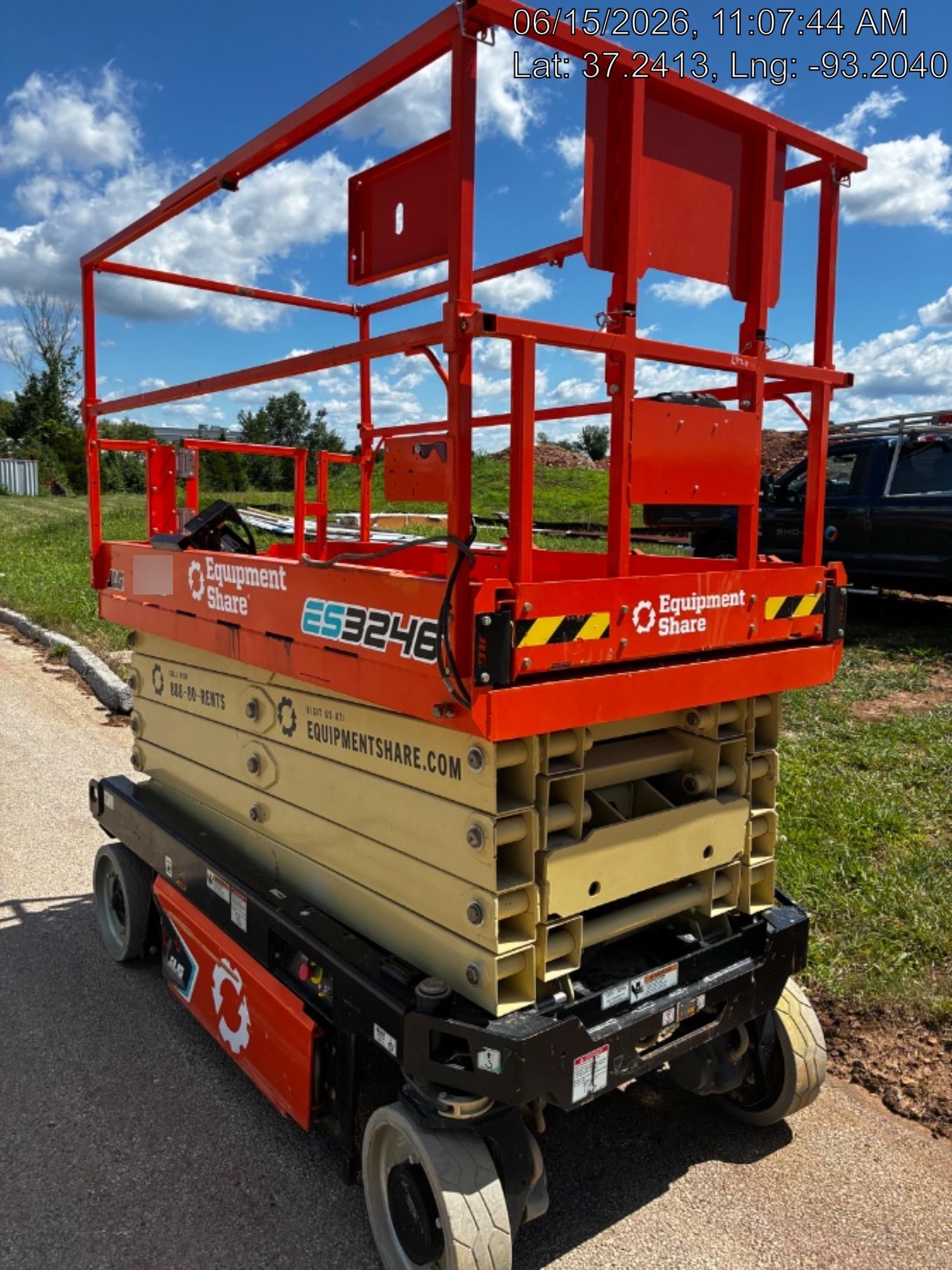 2022 JLG ES3246