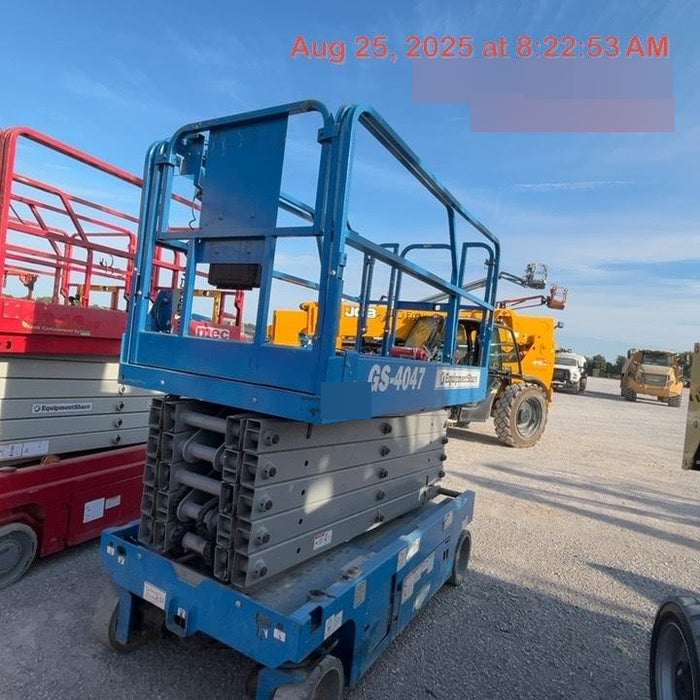 2019 Genie GS-4047 Folding rails with half height swing gate