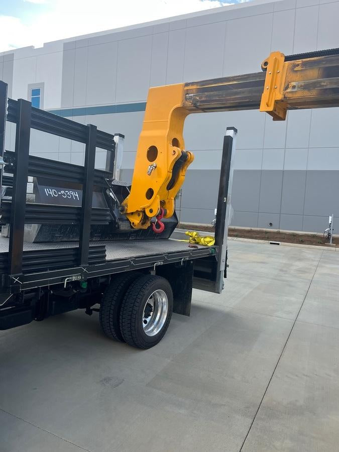 2025 JLG 1001100823
