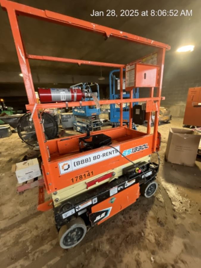 2021 JLG ES1330L