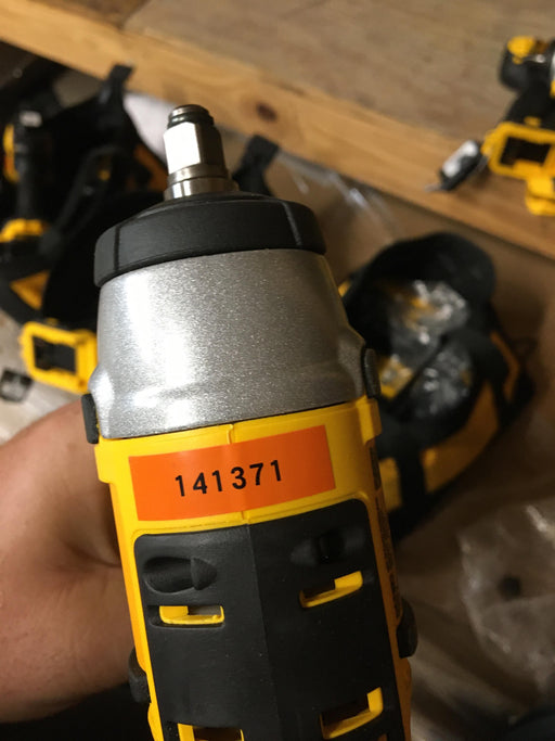 2021 DEWALT DCF883M2