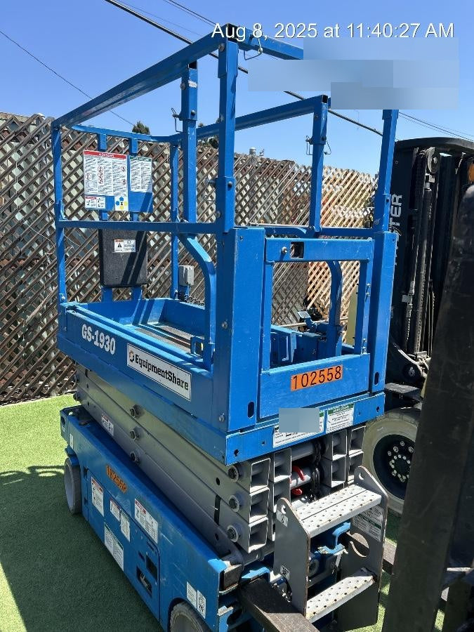 2020 Genie GS-1930 Solid Non Marking Tires, Beacon, Folding rails with half height swing gate, 800W Inverter