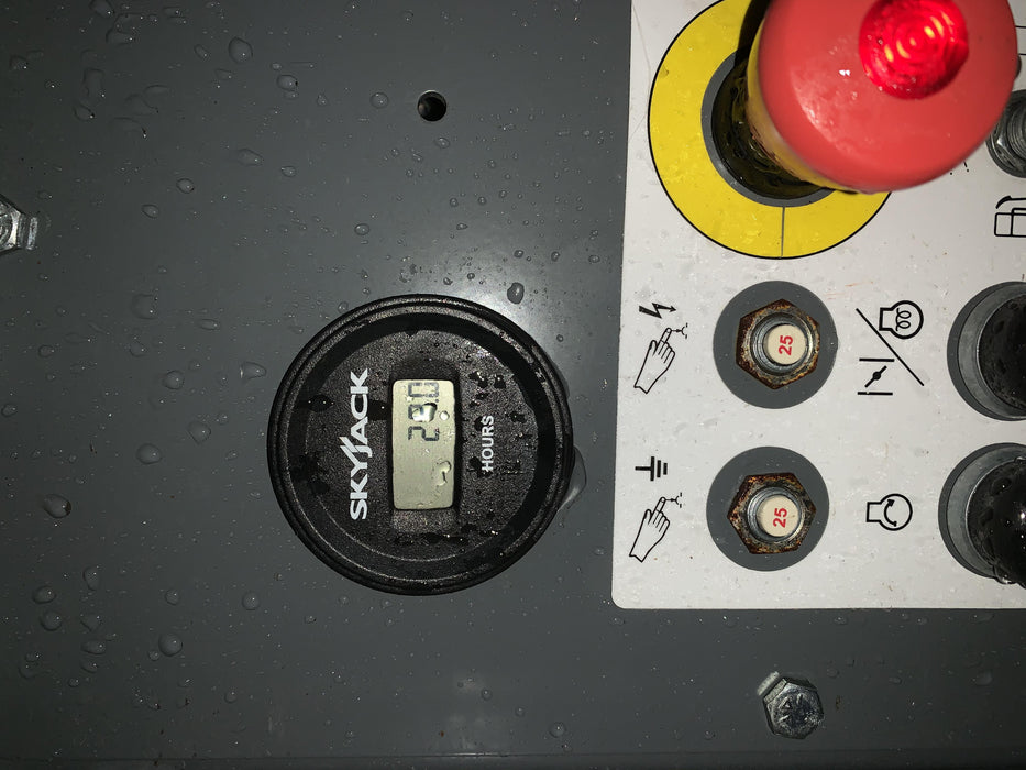 2020 Skyjack SJIII-3219 Solid NM Tires, Half height spring hinged entry gate, Dual Beacons, 800W Inverter