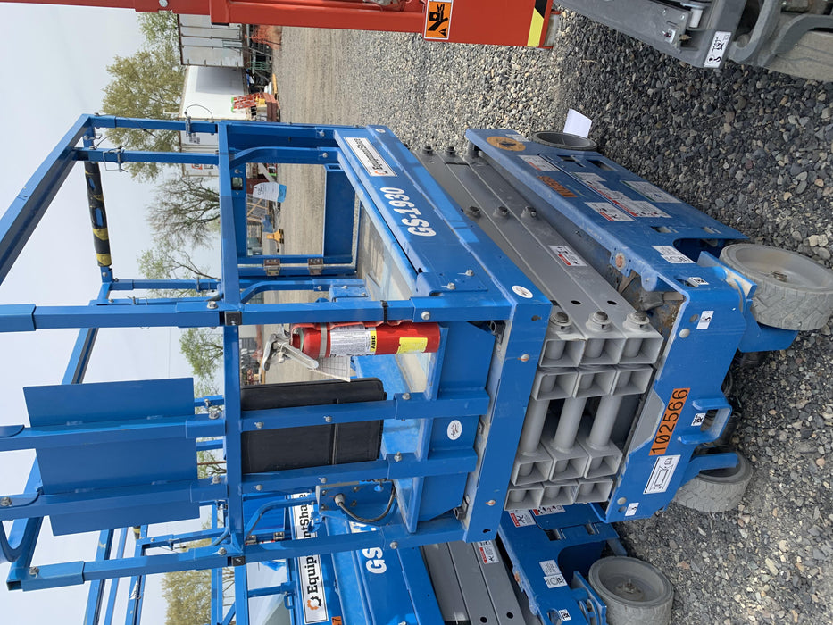 2020 Genie GS-1930 Solid Non Marking Tires, Beacon, Folding rails with half height swing gate, 800W Inverter