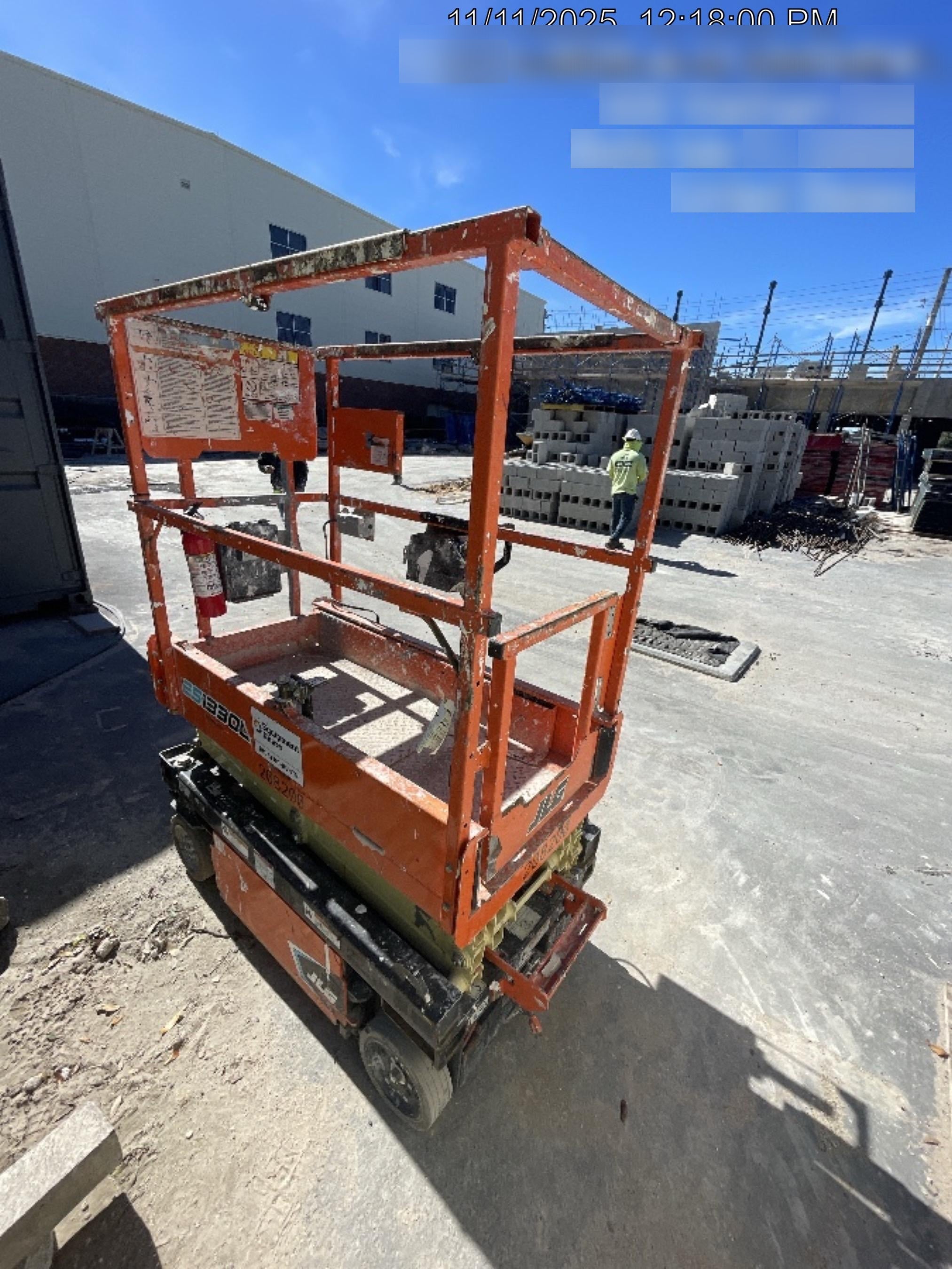 2022 JLG ES1330L