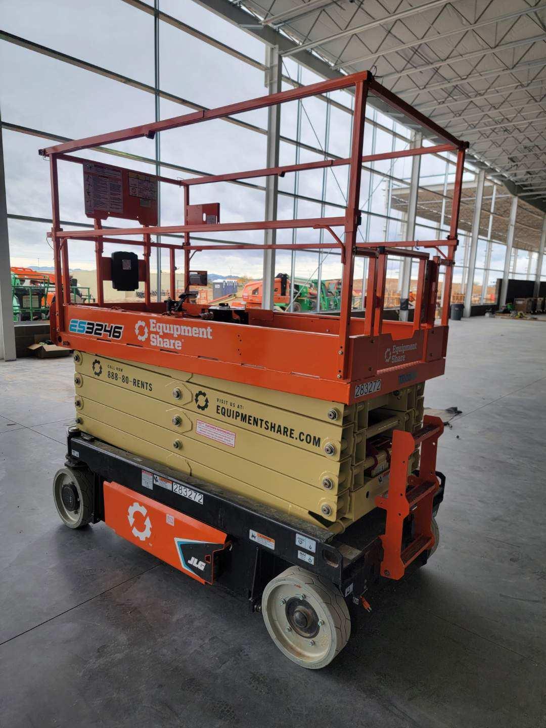 2022 JLG ES3246