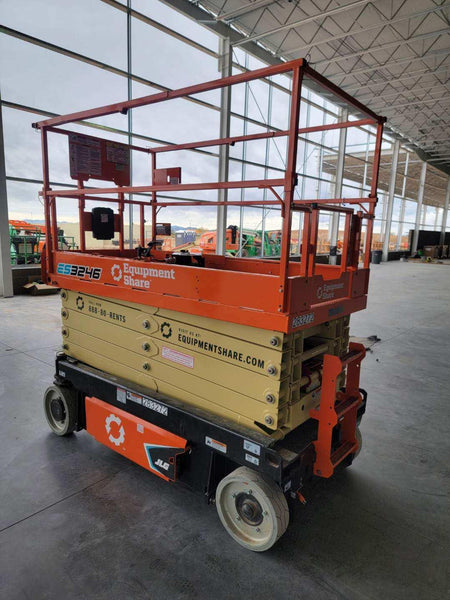 2022 JLG ES3246