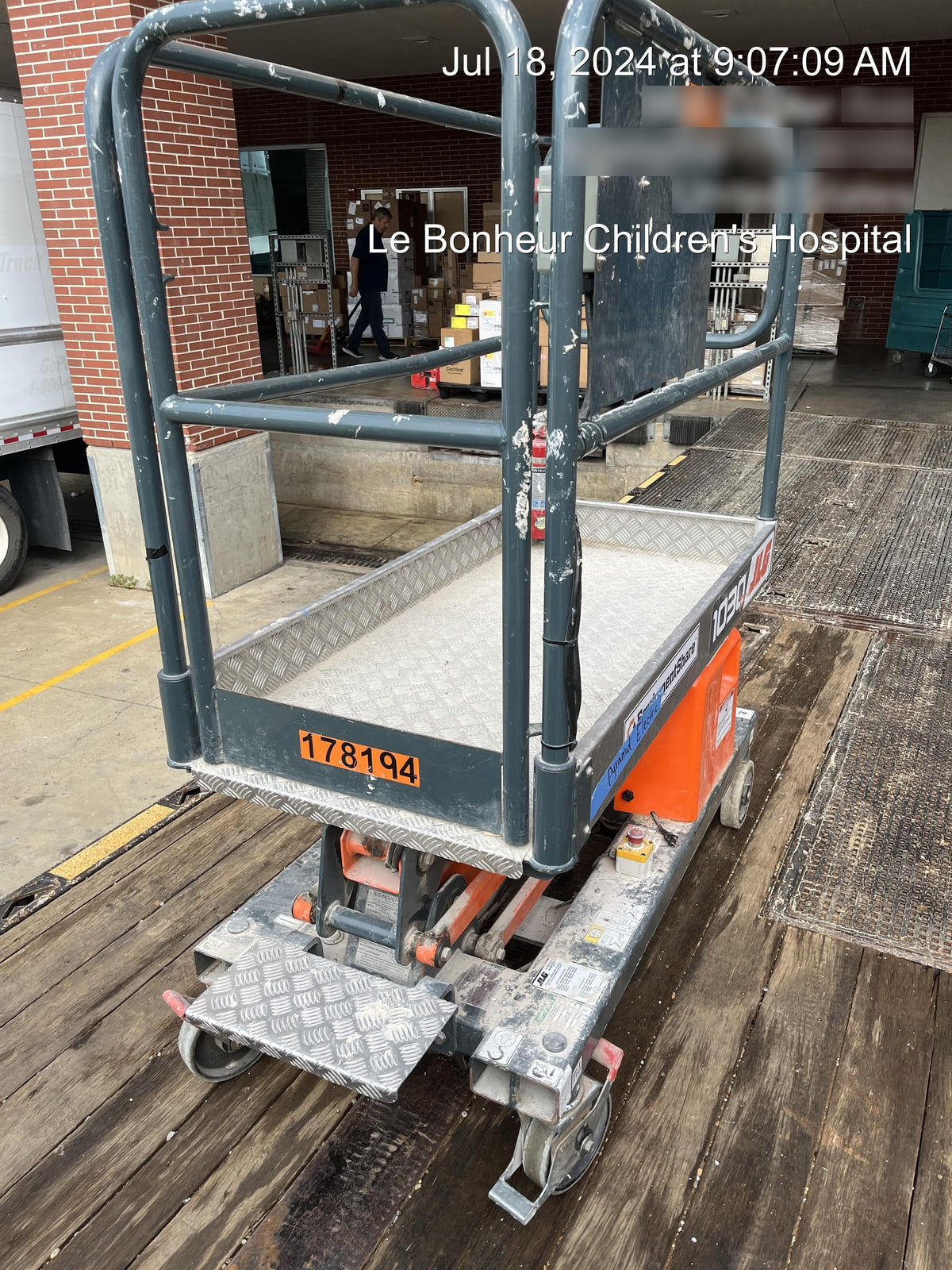 2021 JLG 1030P