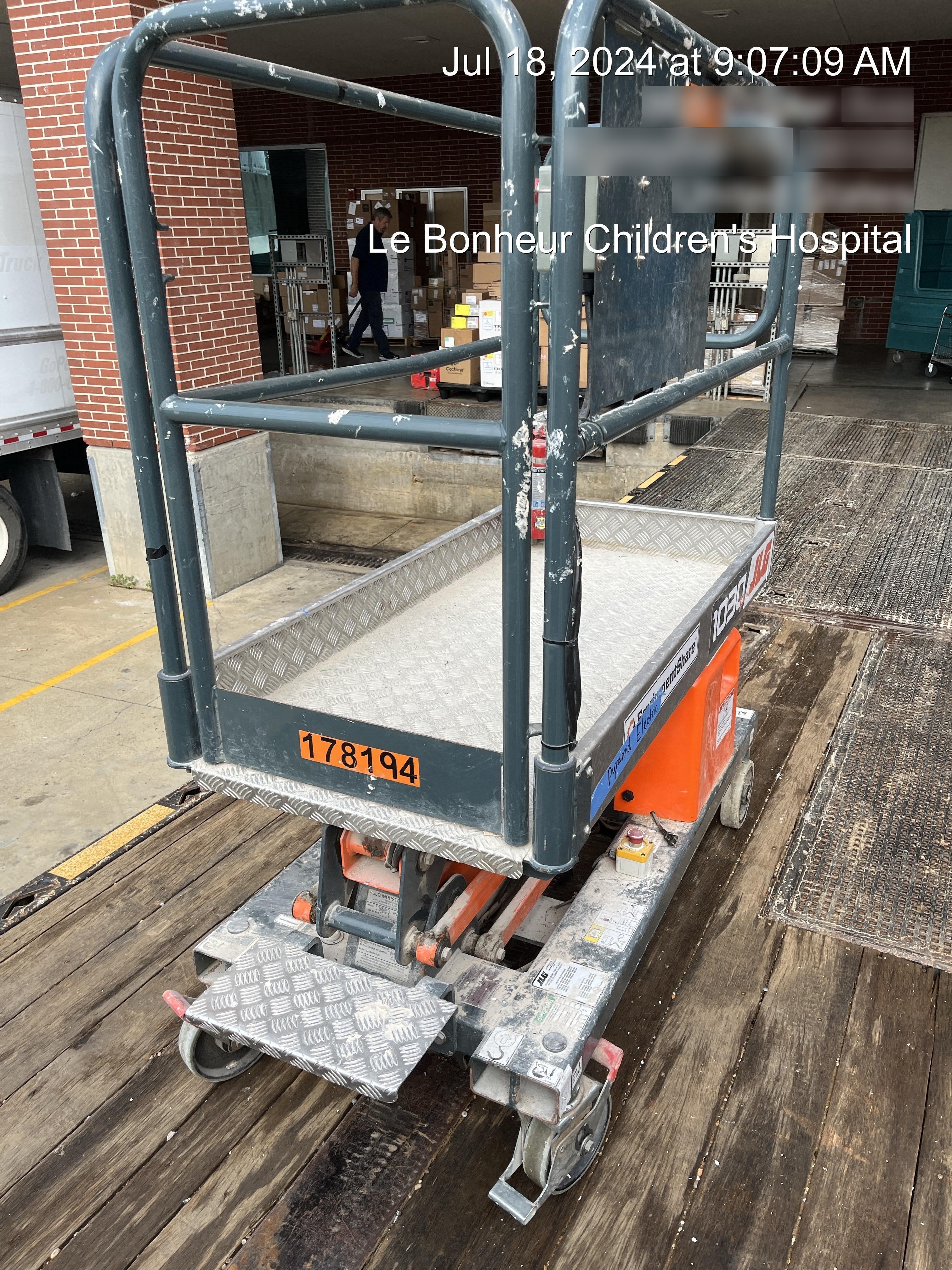 2021 JLG 1030P