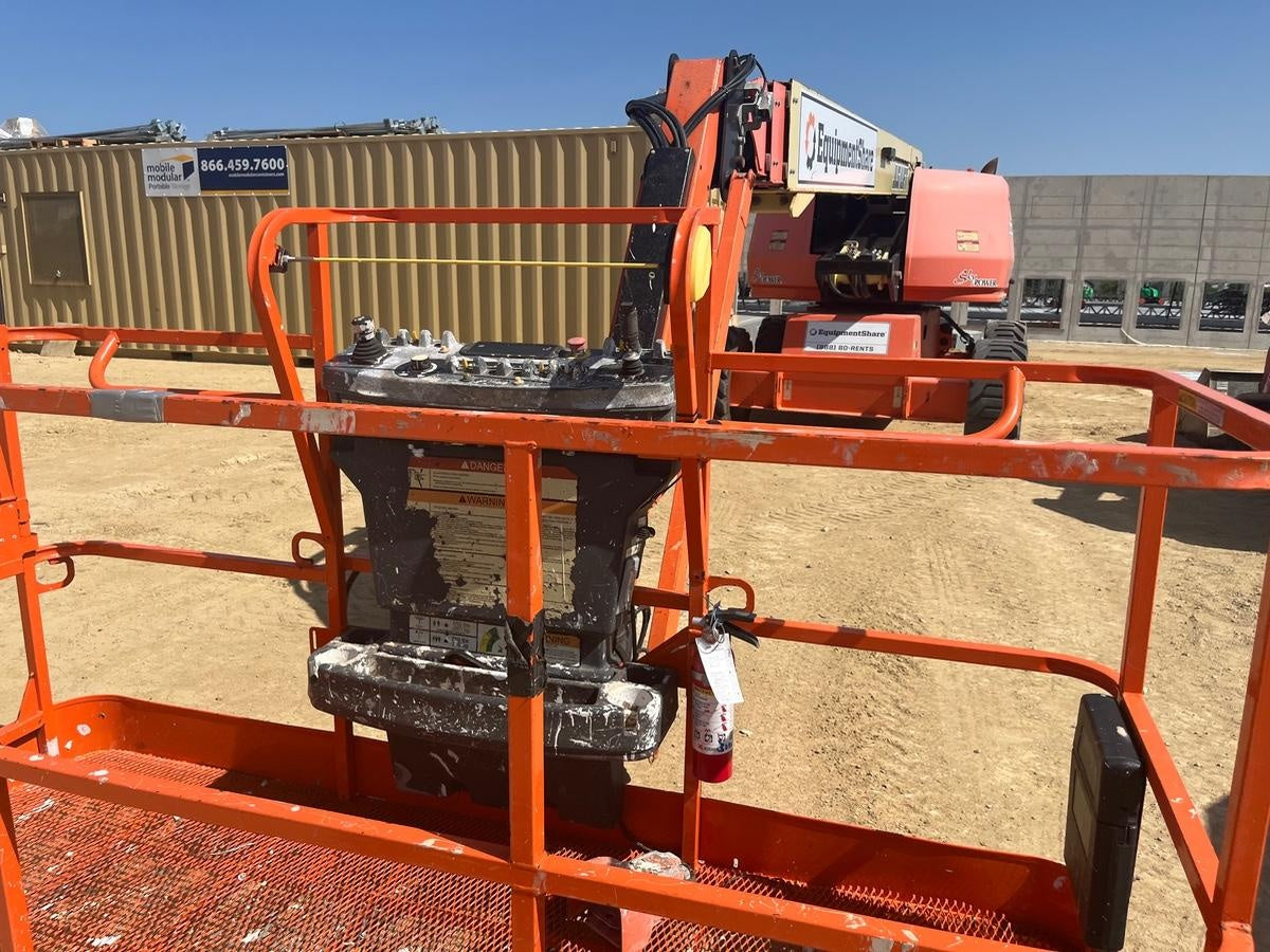2020 JLG 660SJ