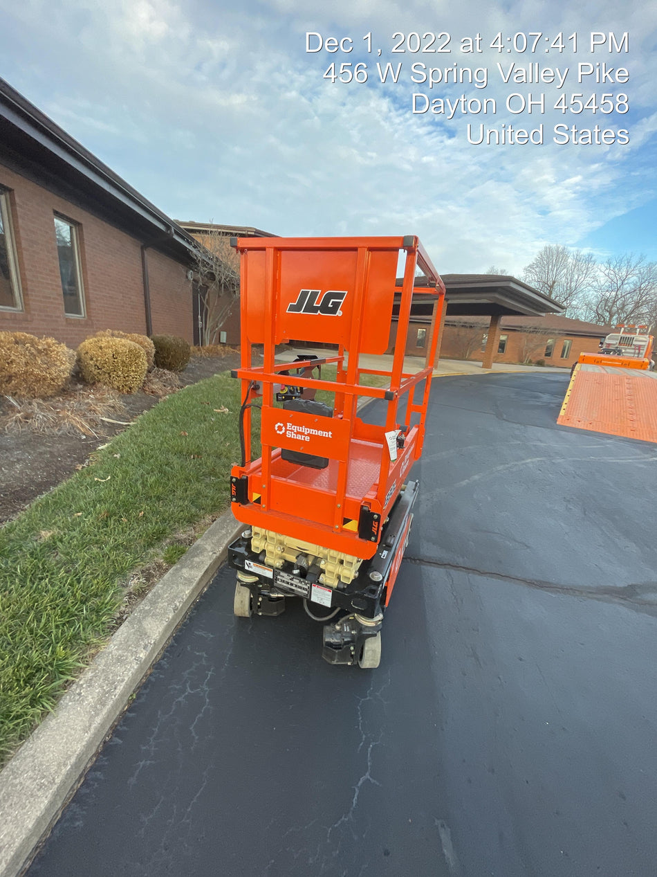 2022 JLG ES1330L