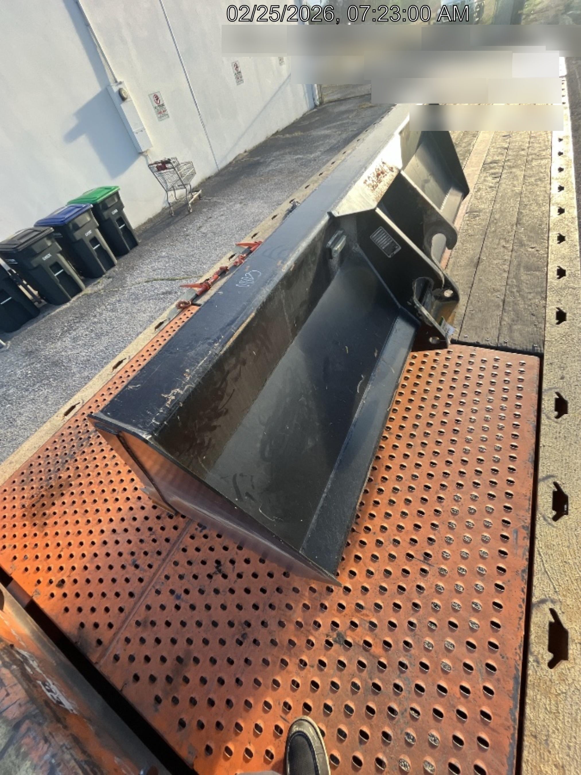 2025 JLG 1001100823