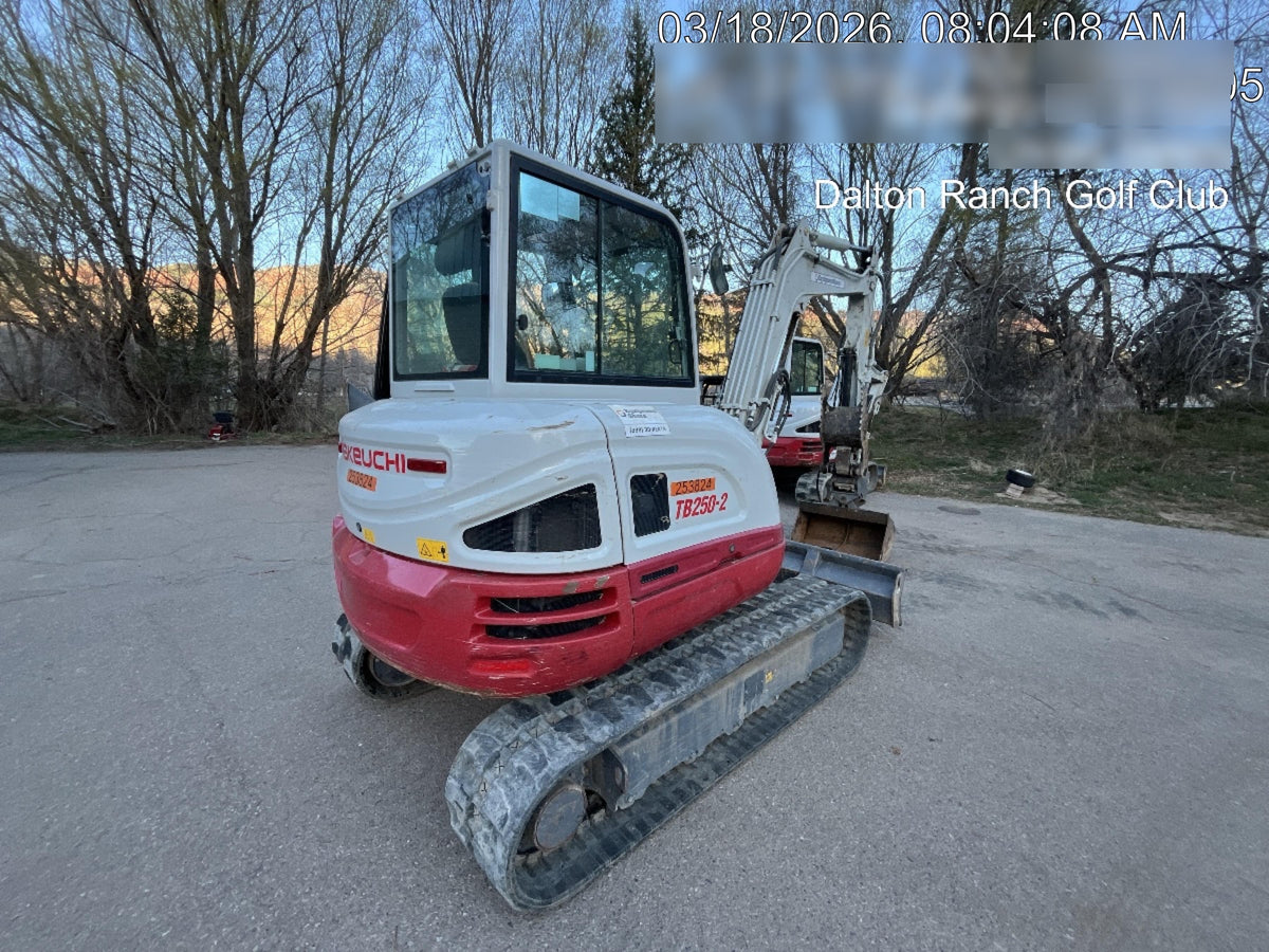 2023 TAKEUCHI TB250-2CR