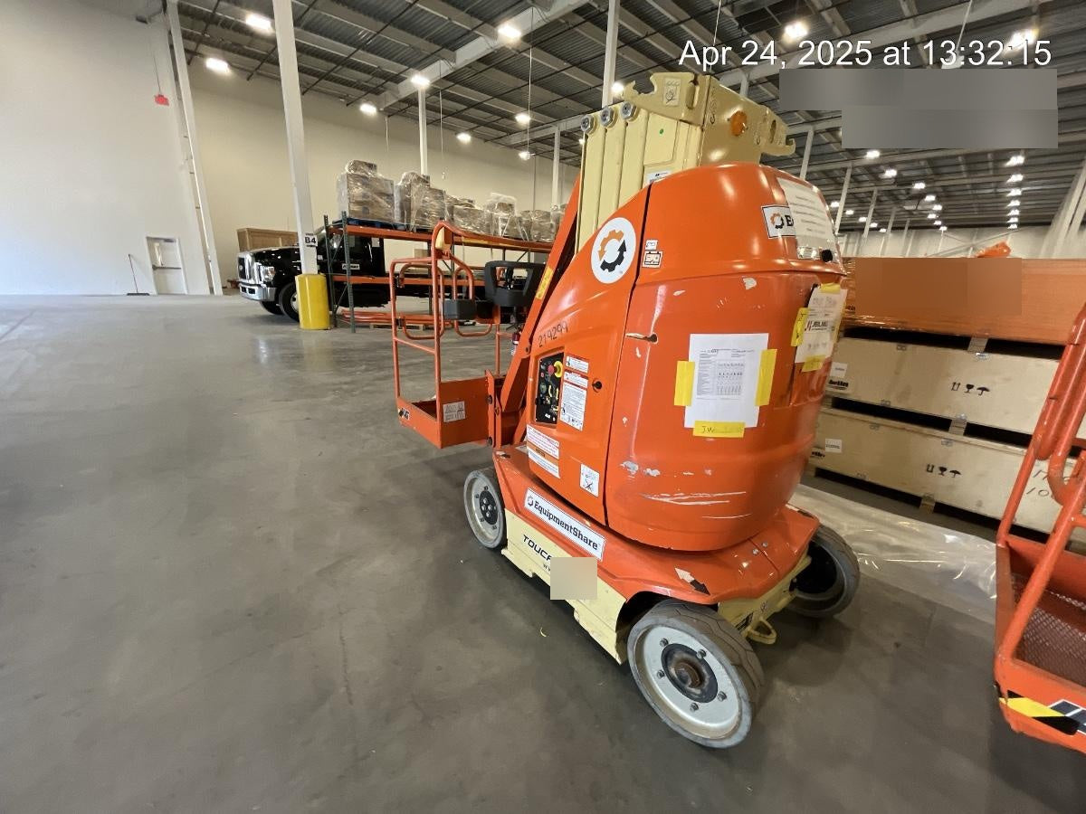 2022 JLG 26E