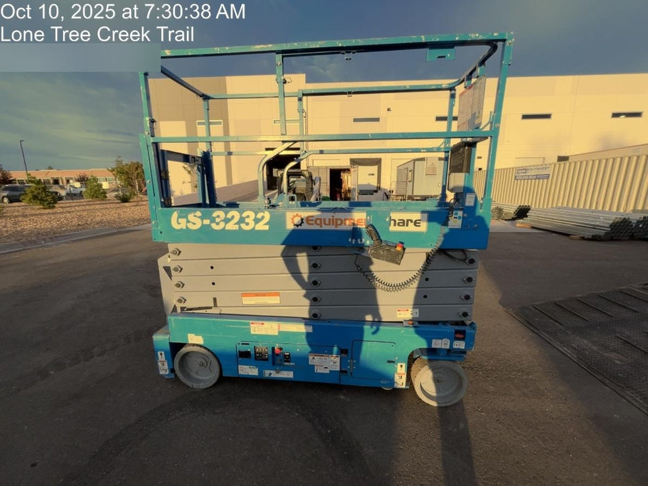 2019 Genie GS-3232 Folding rails with half height swing gate