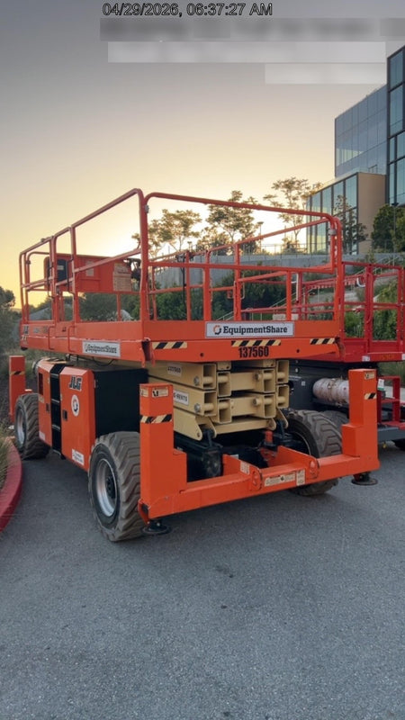2021 JLG 330LRT