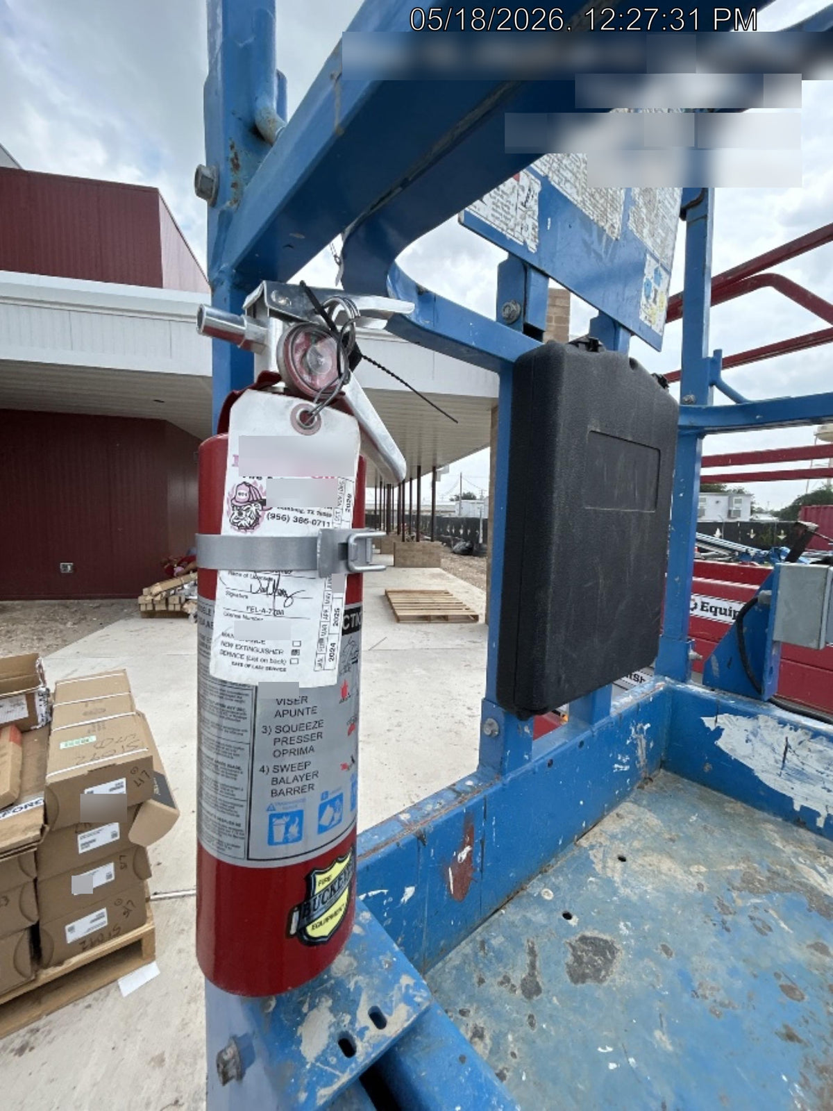 2019 Genie GS-2632 Folding rails with half height swing gate