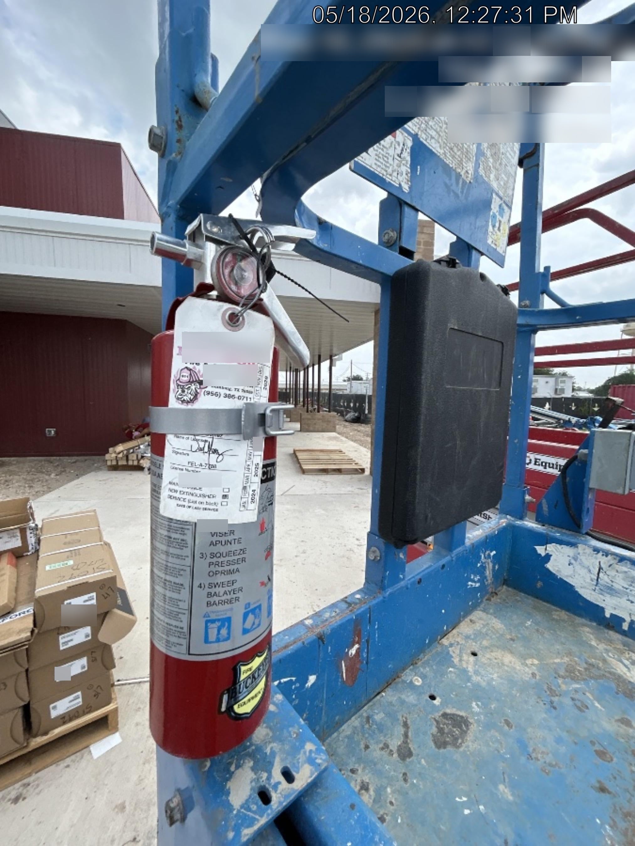 2019 Genie GS-2632 Folding rails with half height swing gate