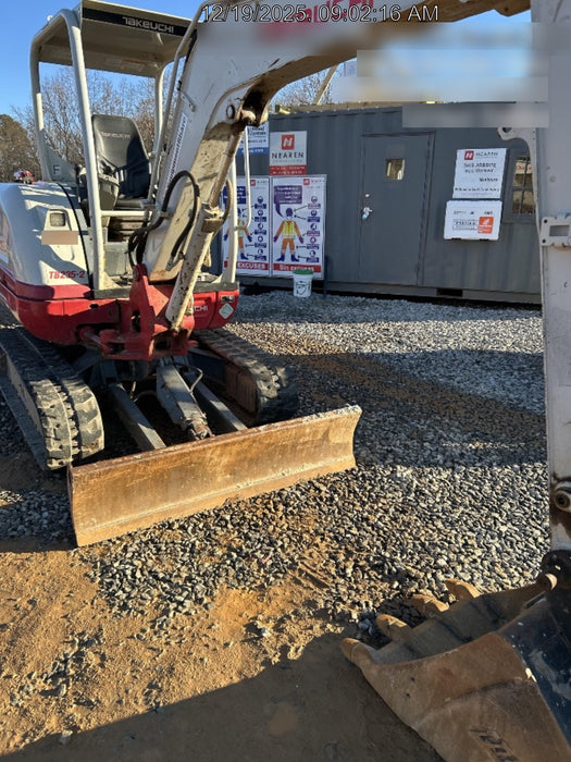 2020 TAKEUCHI TB235-2R