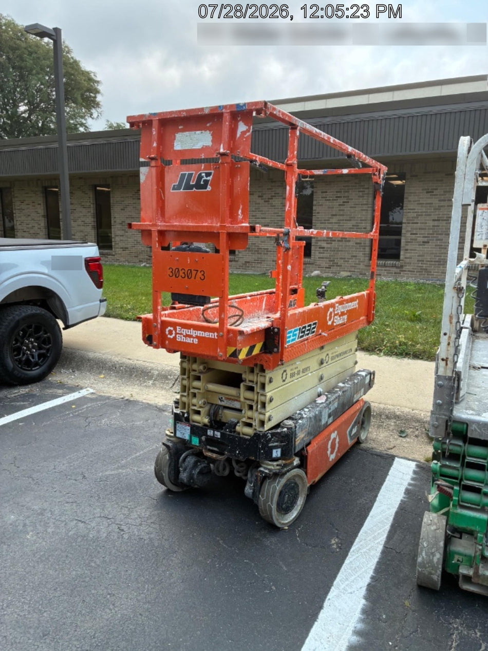 2023 JLG ES1932