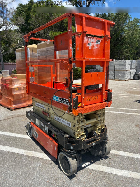 2022 JLG ES1932