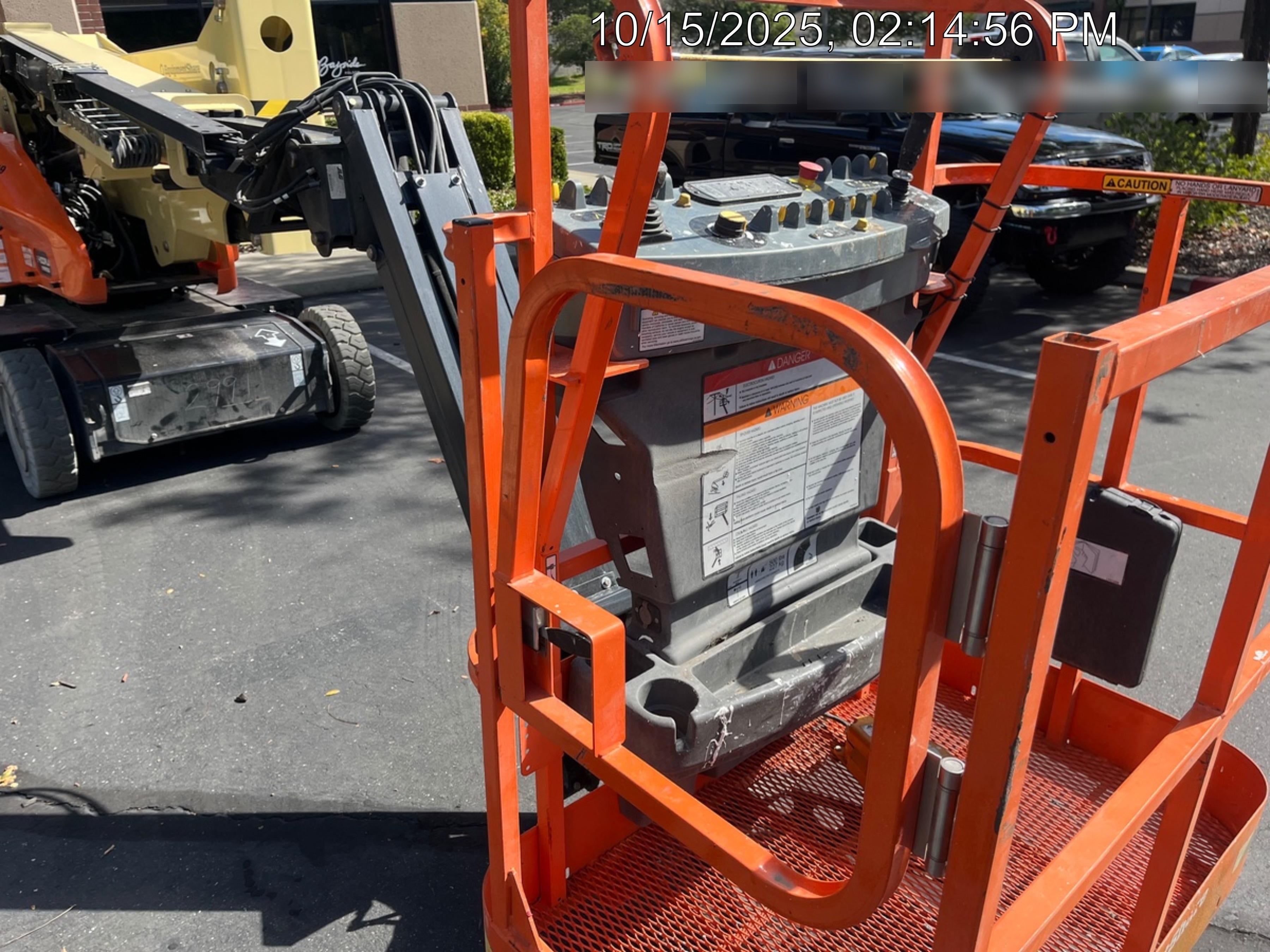 2024 JLG E400AJP Narrow