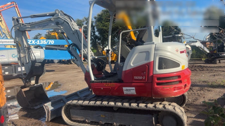 2023 TAKEUCHI TB250-2R