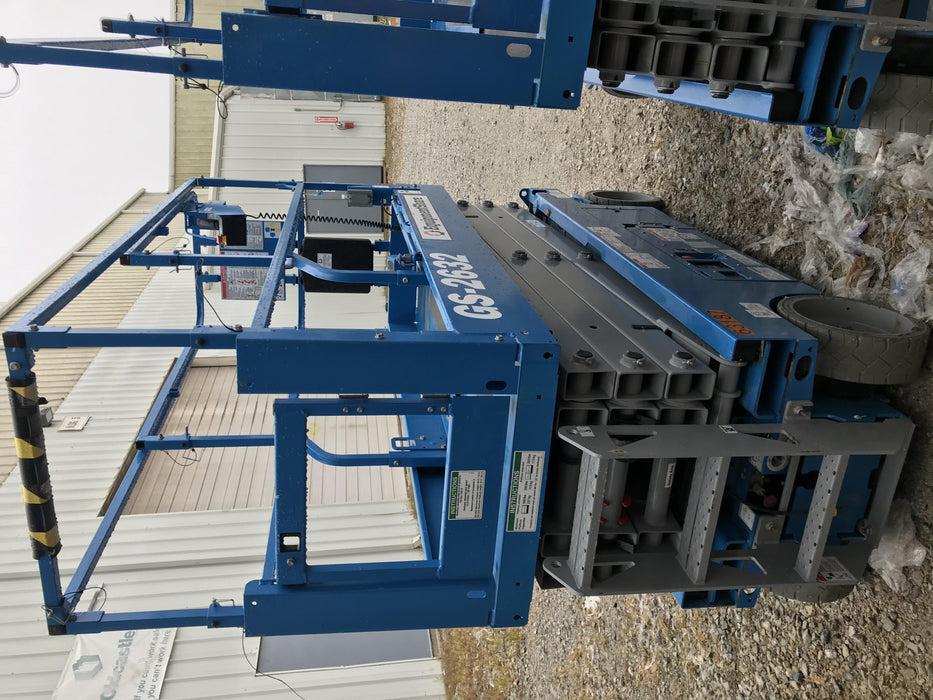 2019 Genie GS-2632 Folding rails with half height swing gate