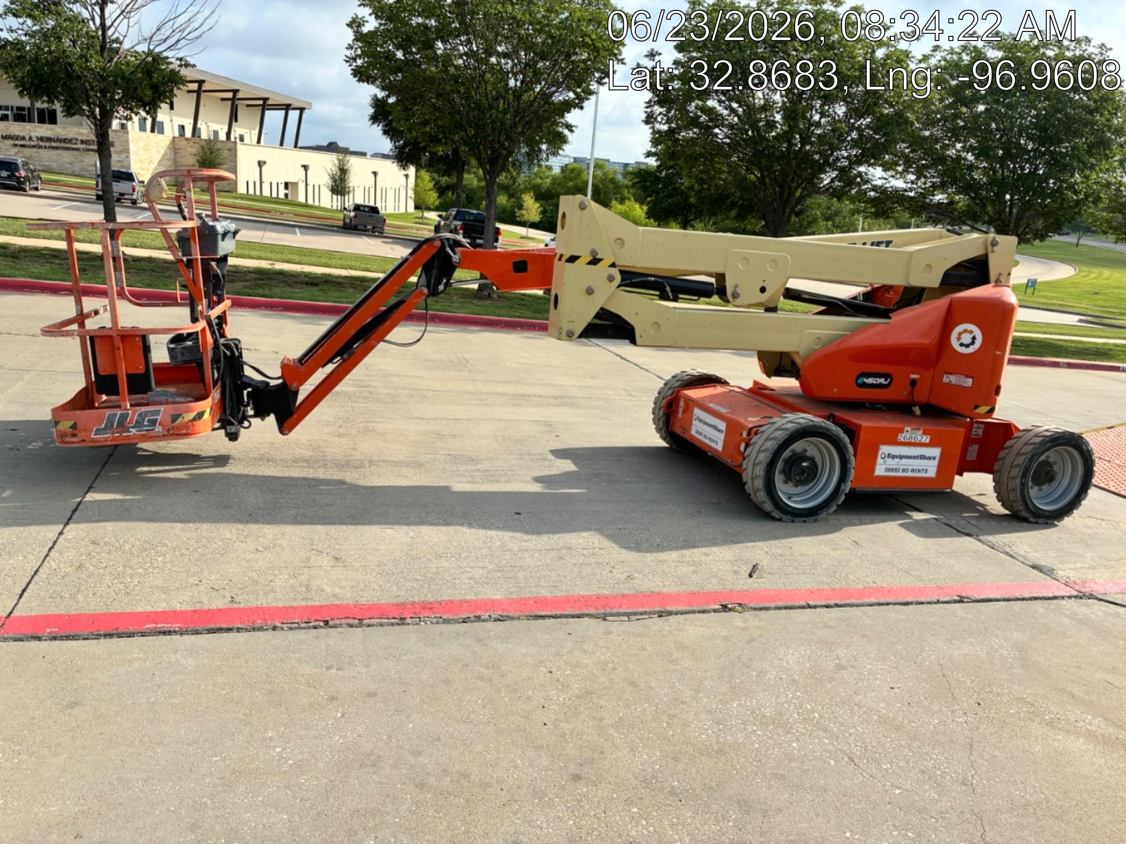 2022 JLG E450AJ