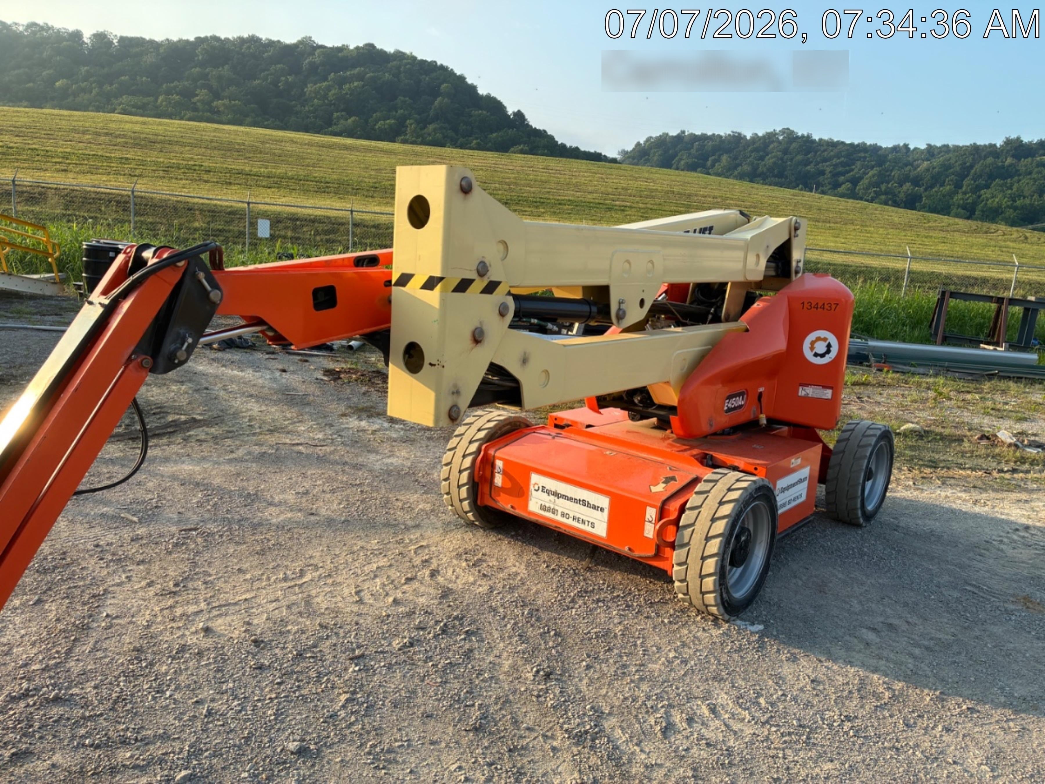2021 JLG E450AJ