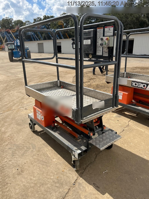 2023 JLG 1030P