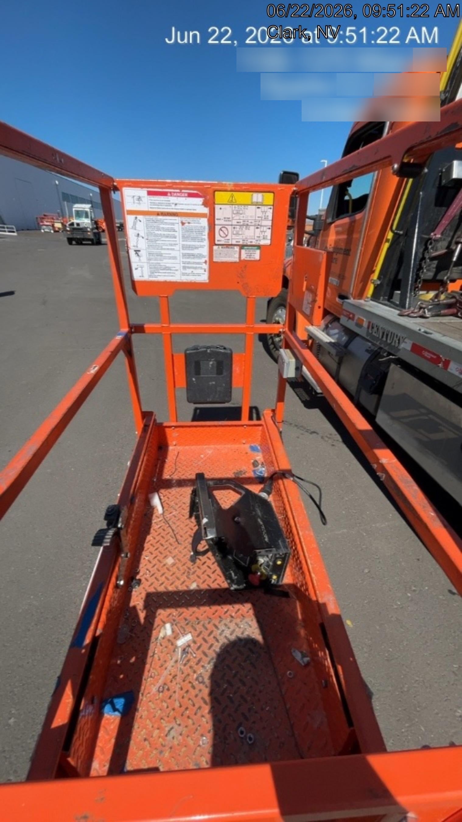 2022 JLG ES1330L